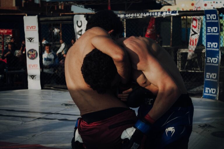 Pozycja walki muay thai i jak prawidłowo ją przyjąć